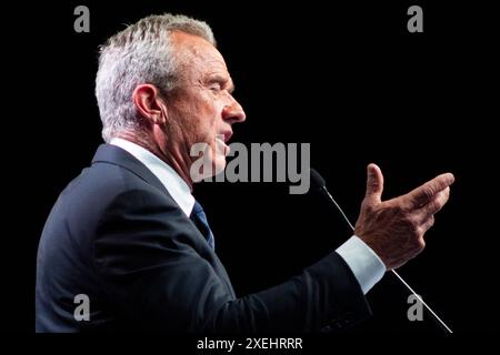 Los Angeles, États-Unis. 27 juin 2024. Le candidat indépendant à la présidence Robert F. Kennedy Jr. répond aux questions du débat présidentiel de CNN lors de “The Real Debate” à Los Angeles, Calif, le jeudi 27 juin 2024. « Le vrai débat » a été diffusé sur la plateforme sociale X en même temps que le débat CNN après que RFK Jr. n’ait pas été invité. (Photo de Caylo Seals/Sipa USA) crédit : Sipa USA/Alamy Live News Banque D'Images