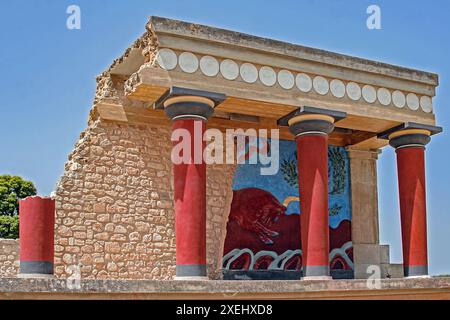 Murale avec taureau dans le palais de Knossos. Banque D'Images