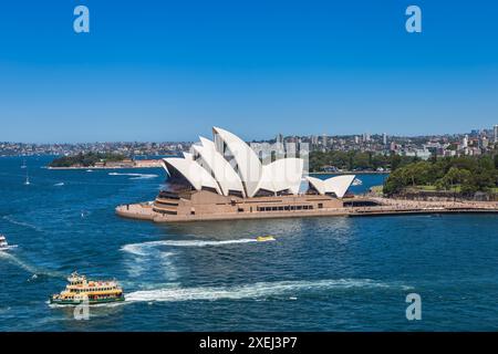 Sydney, Australie – 26 décembre 2021 : L'Opéra de Sydney vu de Circular Quay, Nouvelle-Galles du Sud, Banque D'Images