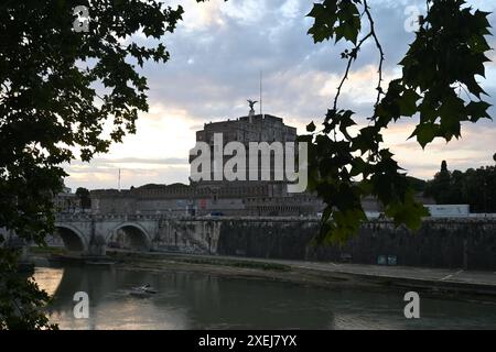 Eurore, Italie, Rome la place d'espagne et Ponte Sant'Angelo Banque D'Images