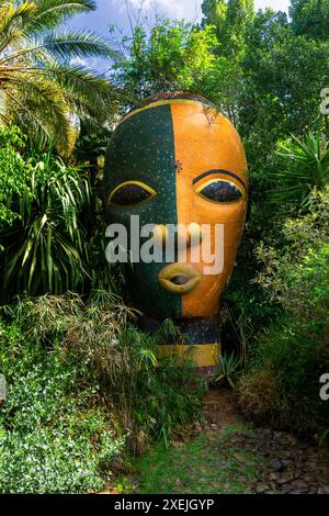 Vue d'œuvres d'art dans les magnifiques jardins Anima à Marrakech Banque D'Images