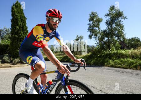 Florence, France. 28 juin 2024. Le français Julien Bernard de Lidl-Trek photographié en action lors des préparatifs de la course cycliste du Tour de France 2024, vendredi 28 juin 2024, à Florence, en Italie. La 111e édition du Tour de France débute le samedi 29 juin à Florence, en Italie, et se termine à Nice, en France, le 21 juillet. BELGA PHOTO DAVID PINTENS crédit : Belga News Agency/Alamy Live News Banque D'Images