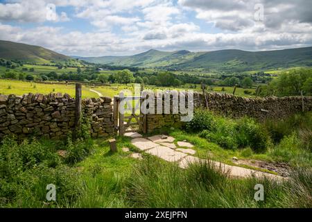 Pennine Way à Edale dans le parc national Peak District, Derbyshire, Angleterre. Banque D'Images