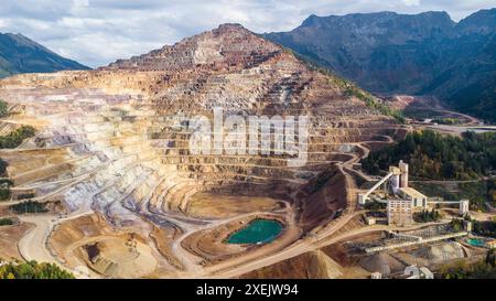 Vue aérienne de la mine de fer à ciel ouvert d'Erzberg en Autriche Banque D'Images