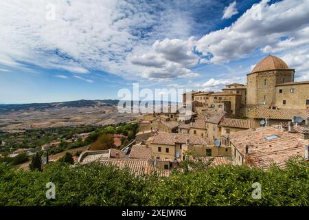 La ville historique de Volterra sur les collines de la Toscane en Italie, Europe Banque D'Images