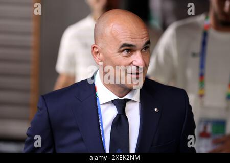 Roberto Martinez, entraîneur-chef du Portugal, regarde lors du match UEFA Euro 2024 Groupe F entre la Géorgie et le Portugal à l'Arena AufSchalke le 26 juin 2024 à Gelsenkirchen, Allemagne . Banque D'Images