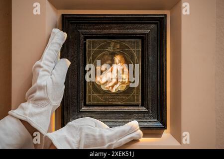 Londres, Royaume-Uni. 28 juin 2024. Joachim Anthonisz. Wtewael, Homo bulla : an allégory of the Transience of Life, 16th/17th Century, est £150,000-250 000 - Un aperçu de la vente en soirée Old Masters à la galerie Sotheby's New Bond Street. La vente aux enchères a lieu le 03 juillet. Crédit : Guy Bell/Alamy Live News Banque D'Images