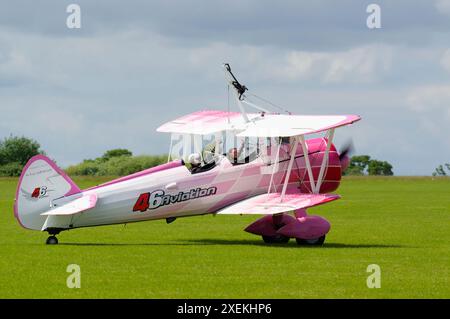 46Aviation, Danielle Del Buono, Wing Walking Display, Boeing, PT-13D, Super, Stearman, Banque D'Images