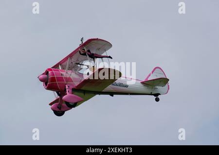 46Aviation, Danielle Del Buono, Wing Walking Display, Boeing, PT-13D, Super, Stearman, Banque D'Images