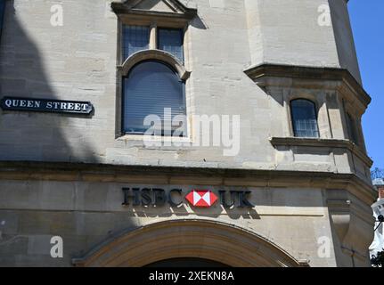 Bâtiment historique Oxford avec banque HSBS sur une belle journée ensoleillée. Banque D'Images