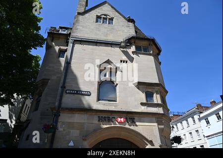 Bâtiment historique Oxford avec banque HSBS sur une belle journée ensoleillée. Banque D'Images