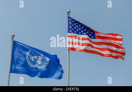 28 juin 2024, Séoul, Corée du Sud : le drapeau des Nations Unies et le U. Drapeau S vu au Musée de la guerre de Séoul. (Crédit image : © Kim Jae-Hwan/SOPA images via ZUMA Press Wire) USAGE ÉDITORIAL SEULEMENT! Non destiné à UN USAGE commercial ! Banque D'Images