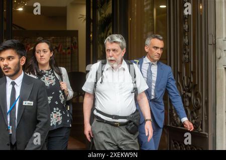 Londres, Angleterre, Royaume-Uni. 28 juin 2024. GARETH JENKINS, ancien ingénieur distingué chez Fujitsu services Ltd, quitte l'audience publique Post Office - Horizon IT Inquiry après avoir terminé son témoignage. (Crédit image : © Tayfun Salci/ZUMA Press Wire) USAGE ÉDITORIAL SEULEMENT! Non destiné à UN USAGE commercial ! Banque D'Images