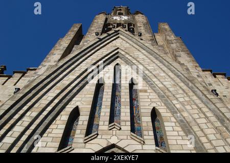 Cathédrale de pierre (Catedral de Pedra) dans la ville de Canela par une belle journée de ciel bleu. Église célèbre à Canela, Rio Grande do Sul Brésil Banque D'Images