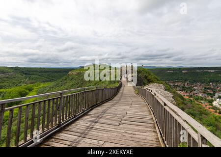 Forteresse Ovech près de la ville de Provadia en Bulgarie. Ancien mur de pierre avec vue imprenable. Banque D'Images