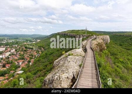 Forteresse Ovech près de la ville de Provadia en Bulgarie. Ancien mur de pierre avec vue imprenable. Banque D'Images