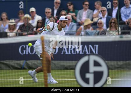 Lorenzo Musetti vainqueur du premier match de la Giorgio Armani Tennis Classic au Hurlingham Club, Londres, Royaume-Uni le 28 juin 2024. Photo de Phil Hutchinson. Utilisation éditoriale uniquement, licence requise pour une utilisation commerciale. Aucune utilisation dans les Paris, les jeux ou les publications d'un club/ligue/joueur. Crédit : UK Sports pics Ltd/Alamy Live News Banque D'Images