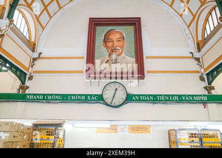 Ho Chi Minh, Vietnam - 2 février 2024 : intérieur du bureau de poste français à Saigon, Vietnam Banque D'Images