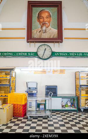 Ho Chi Minh, Vietnam - 2 février 2024 : intérieur du bureau de poste français à Saigon, Vietnam Banque D'Images