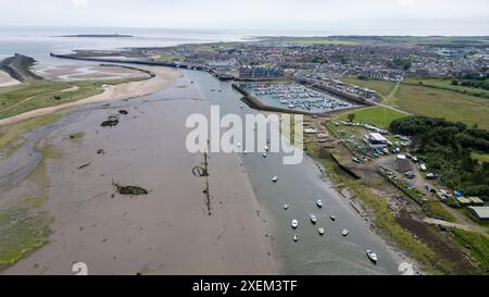 Vue aérienne de l'estuaire de la rivière Coquet, Amble Marina, Northumberland, Angleterre. Banque D'Images