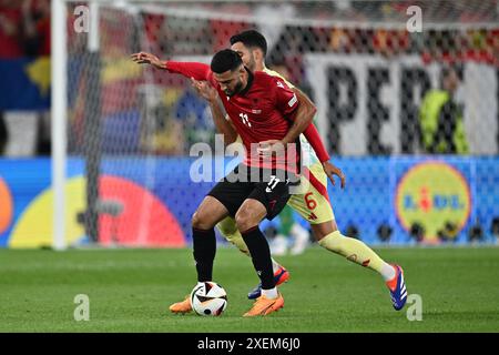 DUSSELDORF, ALLEMAGNE - 24 JUIN : Armando Broja, d'Albanie, et Mikel Merino, d'Espagne, s'affrontent pour le ballon lors du match de la phase de groupes de l'UEFA EURO 2024 Banque D'Images