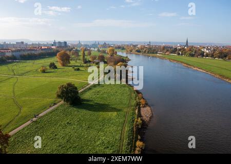 Vue aérienne de la ville touristique de Meissen, Allemagne, rivière Elbe, château d'Albrechtsburg. Destination touristique célèbre. Banque D'Images