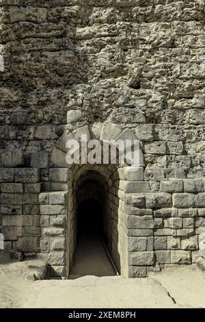 Le passage présente des pierres complexes et mène à l'arène, mettant en valeur l'architecture remarquable et l'importance historique de cet ancien Banque D'Images