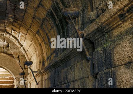 Le passage présente des pierres complexes et mène à l'arène, mettant en valeur l'architecture remarquable et l'importance historique de cet ancien Banque D'Images