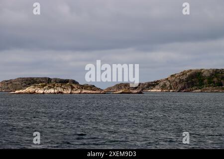 Îles de l'archipel de Fjällbacka sur la côte ouest de la Suède, juin 2024 Banque D'Images