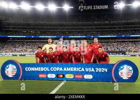 East Rotherford, États-Unis. 27 juin 2024. Bolivie commençant onze poses avant le match de la phase de groupes contre l'Uruguay lors du tournoi Copa America au stade MetLife à East Rutherford, New Jersey (photo de Lev Radin/Pacific Press) crédit : Pacific Press Media production Corp./Alamy Live News Banque D'Images