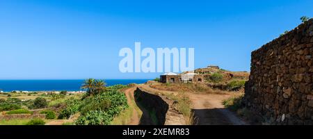 Acropole de San Marco et Santa Teresa sur l'île de Pantelleria, Sicile, Italie ; Pantelleria, Sicile, Italie Banque D'Images