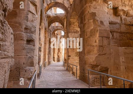 El Jem, Mahdia, Tunisie. Intérieur de l'amphithéâtre des ruines romaines à El Jem. Banque D'Images