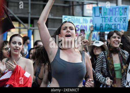 Madrid, Madrid, ESPAGNE. 28 juin 2024. Ce vendredi, Critical Pride a rassemblé des milliers de personnes à Madrid sous le slogan contre le génocide et le lavage d'épines colonial, aitransmaribibollo radical, avec lequel ils ont combiné les revendications de LGTBI et la dénonciation du ''massacre perpétré par Israël contre le peuple palestinien'' (crédit image : © Richard Zubelzu/ZUMA Press Wire) USAGE ÉDITORIAL SEULEMENT! Non destiné à UN USAGE commercial ! Banque D'Images