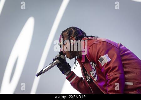 Panama Open Air 2024, 28. Und 29.06.2024 Der amerikanische rappeur Tyga BEI seinem Auftritt auf der Mainstage -- in der Bonner Rheinaue findet am 28. und 29. Juni das Panama Open Air Statt. DAS ehemalige Elektro-Festival Hat inzwischen auf mehreren Bühnen auch Mainstream Künstler zu bieten. Tête d'affiche sind in diesem Jahr Rita Ora und die Swedish House Mafia. Ansonsten stehen zahlreiche national und international bekannte DJs auf vier Bühnen auf. - Bonn, Rheinaue Bonn Rheinaue Nordrhein-Westfalen Deutschland *** Panama Open Air 2024, 28 et 29 06 2024 rappeur américain Tyga jouant sur les principaux s. Banque D'Images