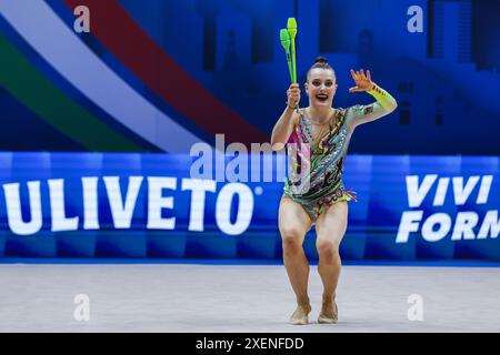 Milan, Italie. 23 juin 2024. Margarita Kolosov (GER) vue en action lors de la compétition des clubs dans la finale de la Coupe du monde de gymnastique rythmique FIG 2024 Milan au Forum Unipol. (Photo de Fabrizio Carabelli/SOPA images/Sipa USA) crédit : Sipa USA/Alamy Live News Banque D'Images