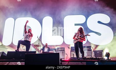 Glastonbury, Royaume-Uni. 28 juin 2024. Le groupe de Bristol IDLES est en tête d'affiche de The Other Stage le vendredi soir lors du Glastonbury Festival 2024. Photo de Julie Edwards./Alamy Live News Banque D'Images