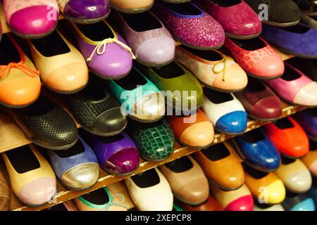 Magasin de chaussures. Chaussures plates. Ballerines. Barcelone. Catalogne. Espagne. Banque D'Images