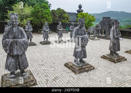 Hue, Vietnam - 6 février 2024 : figures gardiennes au mausolée de l'empereur Khai Dinh, à Hue, Vietnam Banque D'Images