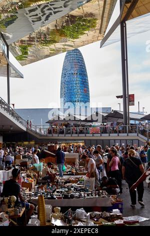 Marché Encants, Design Museum de Barcelone, la Tour Agbar, la Plaça de les Glòries, Barcelone, Catalogne, Espagne, Europe Banque D'Images