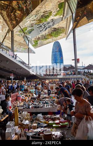 Marché Encants, Design Museum de Barcelone, la Tour Agbar, la Plaça de les Glòries, Barcelone, Catalogne, Espagne, Europe Banque D'Images