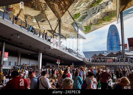 Marché Encants, Design Museum de Barcelone, la Tour Agbar, la Plaça de les Glòries, Barcelone, Catalogne, Espagne, Europe Banque D'Images