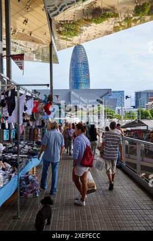 Marché Encants, Design Museum de Barcelone, la Tour Agbar, la Plaça de les Glòries, Barcelone, Catalogne, Espagne, Europe Banque D'Images