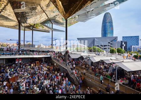 Marché Encants, Design Museum de Barcelone, la Tour Agbar, la Plaça de les Glòries, Barcelone, Catalogne, Espagne, Europe Banque D'Images