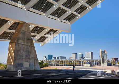 Pergola photovoltaïque, par Elias Torres & José Antonio Martínez Lapeña, Forum, Barcelone, Catalogne, Espagne, Europe Banque D'Images