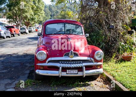 Australien General Motors Holden 1953 modèle Holden FJ Coupe véhicule utilitaire en rouge, garé à Paterson un village rural en Nouvelle-Galles du Sud, Australie Banque D'Images