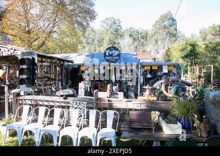 Village de Wollombi, le magasin d'antiquités Forge dans le centre du village de Wollombi, région de Hunter, Nouvelle-Galles du Sud, Australie Banque D'Images