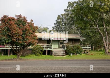 Village historique de Wollombi et l'ancien bâtiment de maison de pub qui propose maintenant un hébergement indépendant, régional Nouvelle-Galles du Sud, Australie Banque D'Images