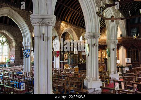 Intérieur de l'église St George et St Mary, Cockington Country Park, Torquay, Devon Banque D'Images