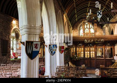 Intérieur de l'église St George et St Mary, Cockington Country Park, Torquay, Devon Banque D'Images