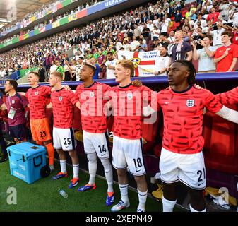 COLOGNE, ALLEMAGNE - JUIN 25 : Dean Henderson, Adam Wharton, Eberechi Eze lors du match de la phase de groupes de l'UEFA EURO 2024 entre l'Angleterre et la Slovénie au Col Banque D'Images